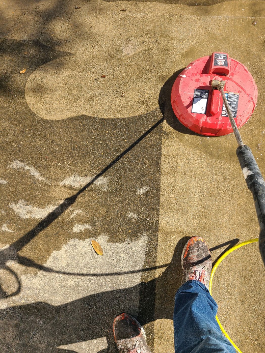 Pressure washing driveway cleaning service in Houston, TX